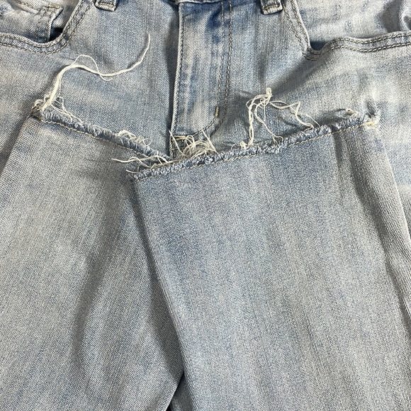 Ladies size 5 light colored jeans - Picture 2 of 11